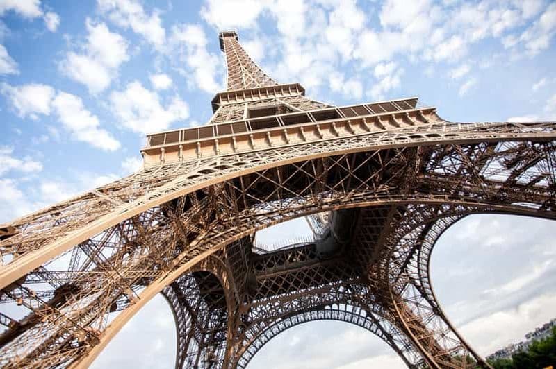 Accès réservé à la tour Eiffel jusqu'au sommet ou au 2e étage