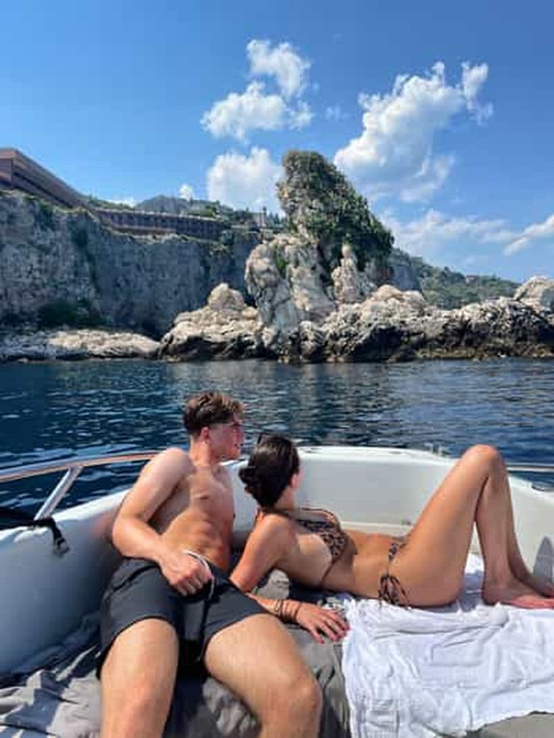 Taormine : visite de la Grotte Bleue et snorkeling depuis la plage d'Isola Bella