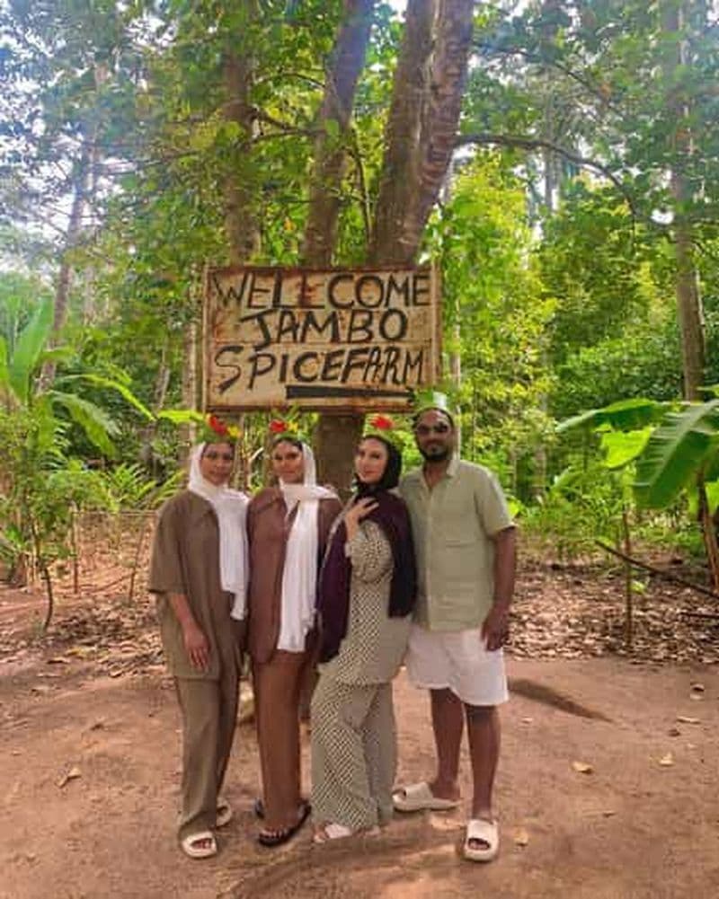 Zanzibar : visite d'une ferme d'épices en tuk-tuk et découverte des écoles locales
