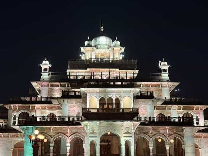 Jaipur : Visite nocturne d'Amer et de la ville rose en jeep à ciel ouvert.