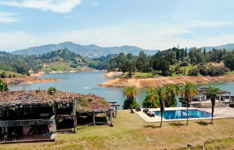 Depuis Guatape : Maison de Pablo Escobar, Paintball et tour en bateau