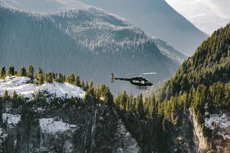 Vancouver : Excursion en hélicoptère pour l'atterrissage sur la montagne côtière