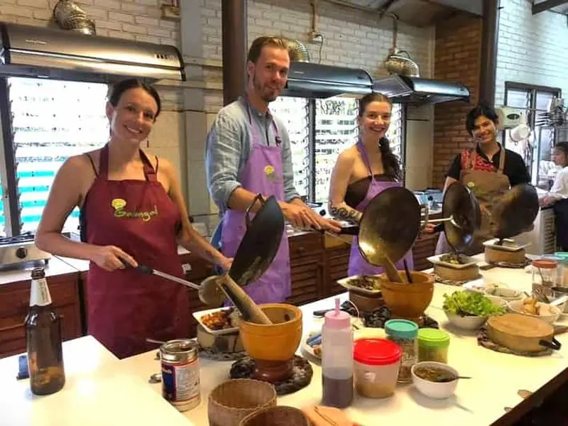 Chiang Mai : Cours de cuisine en soirée et visite du marché local
