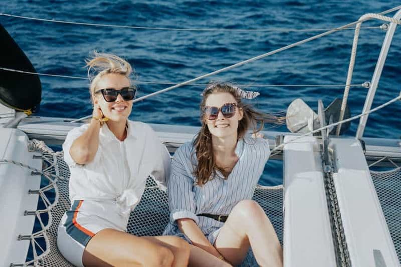 Milos : Croisière d'une journée en catamaran de luxe à Kleftiko et Polyegos