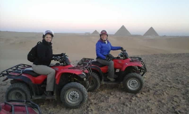 Pyramides de Gizeh : safari d'une heure en quad dans le désert