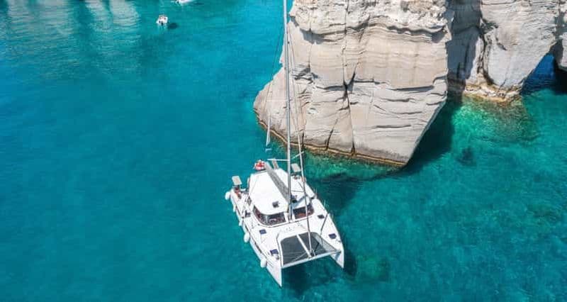 Milos : Croisière matinale en catamaran à Kleftiko avec déjeuner et boissons