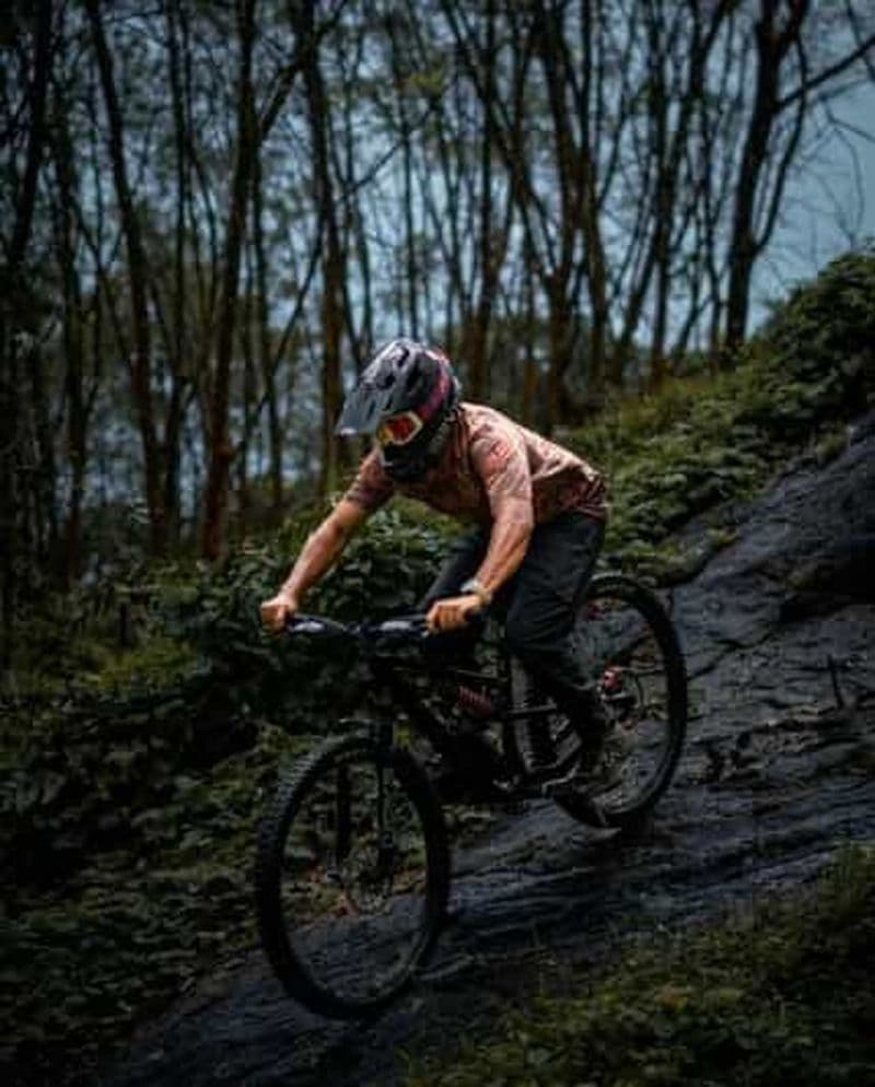 Kandy : circuit VTT autour des Knuckles