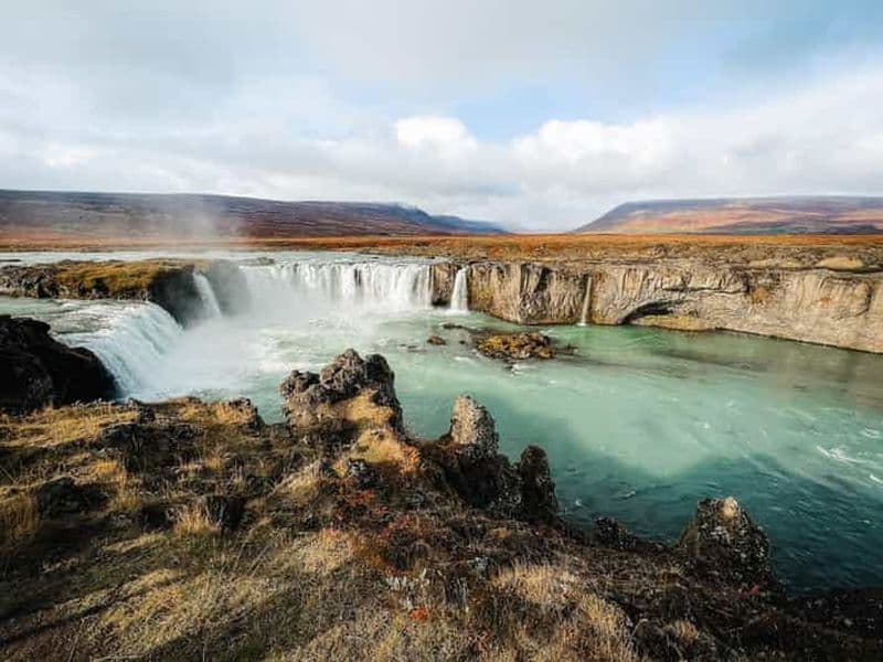 Port Akureyri : Chute d'eau de Godafoss, Myvatn et visite des bains