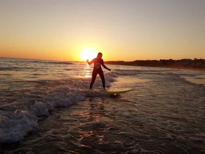 Billet Albufeira : 2 heures de cours de surf sur la plage de Falesia