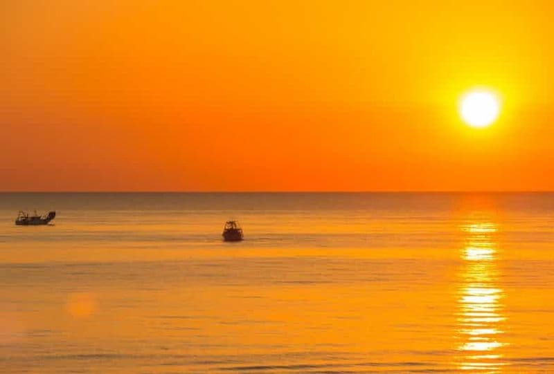 Billet Rimini : parasol, chaise longue et boisson sur la plage 67