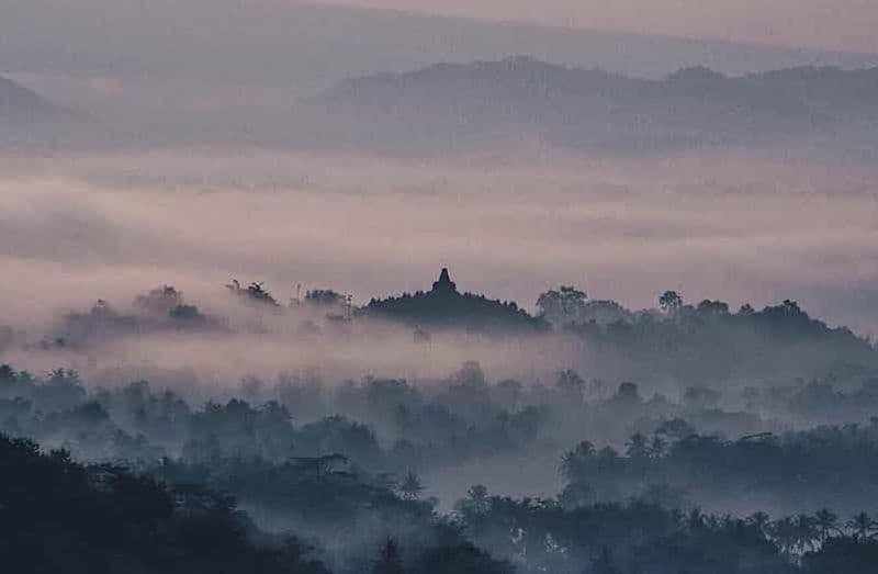 Billet Lever de soleil à Setumbu, escalade de la structure de Borobudur et Prambanan