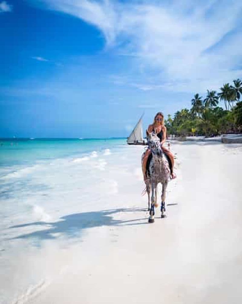 Zanzibar : baignade avec un cheval et kayak en eau claire