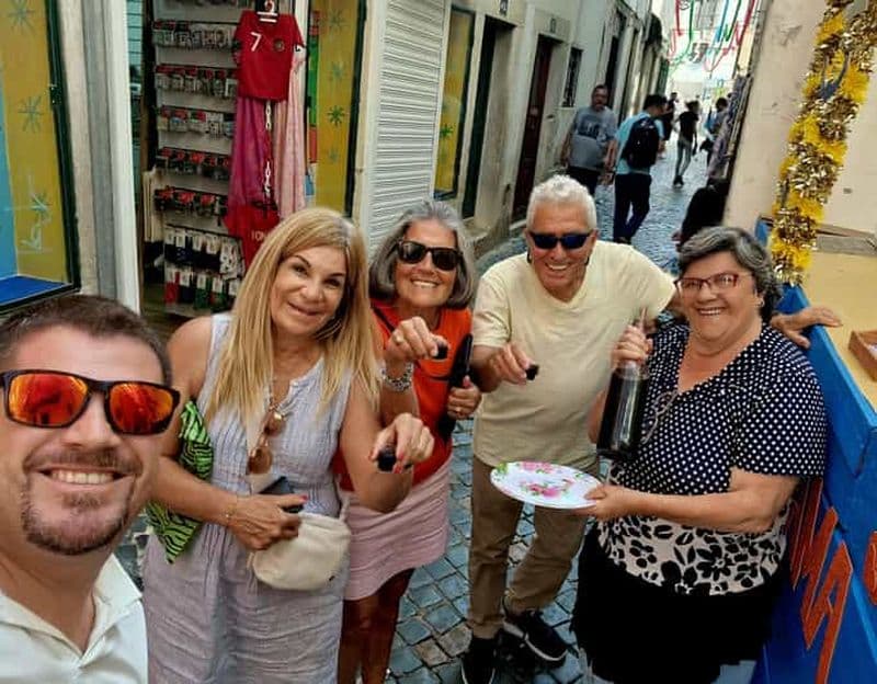 LISBONNE : visites guidées en tuktuk avec un guide portugais local