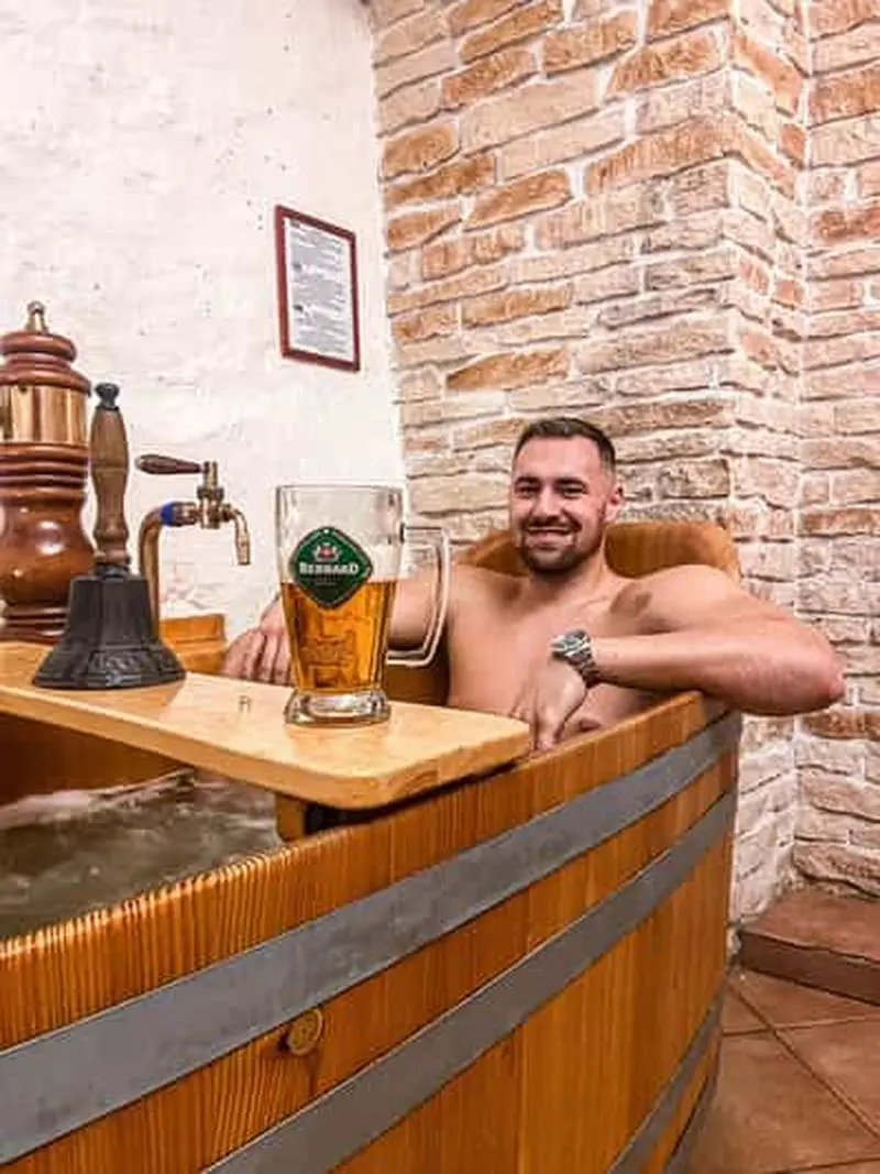 Prague : Ungelt Bernard Beer Spa avec bière et massage en option