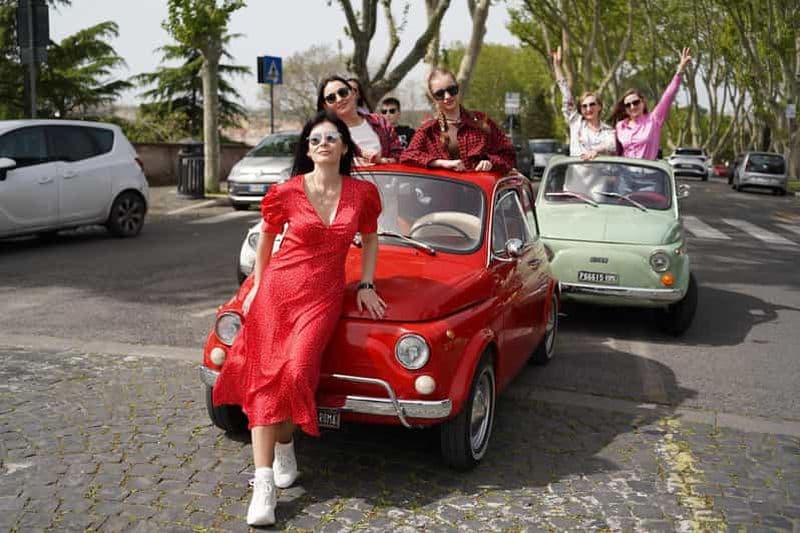 Rome : service de photographie avec une voiture rétro Fiat 500