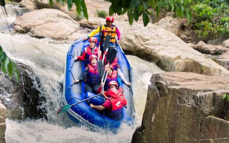 Depuis Kuala Lumpur : aventure de rafting en eaux vives (niveau 4)