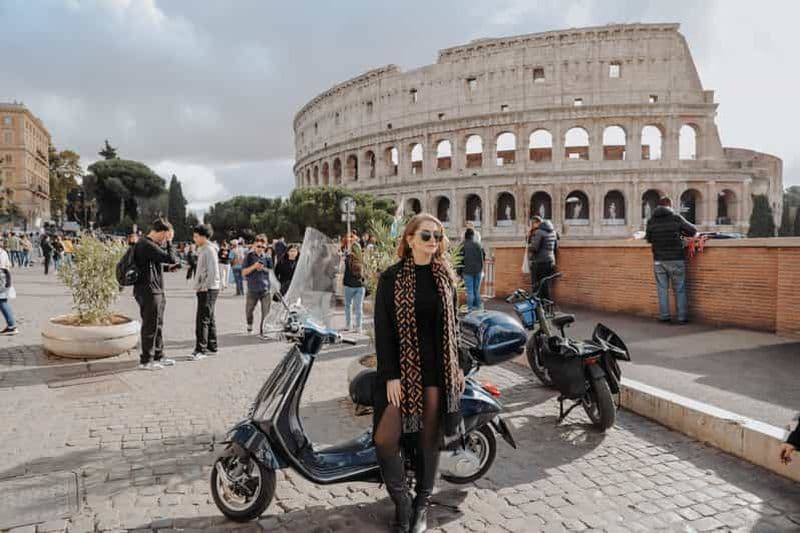 Rome : visite guidée en Vespa avec photographie professionnelle