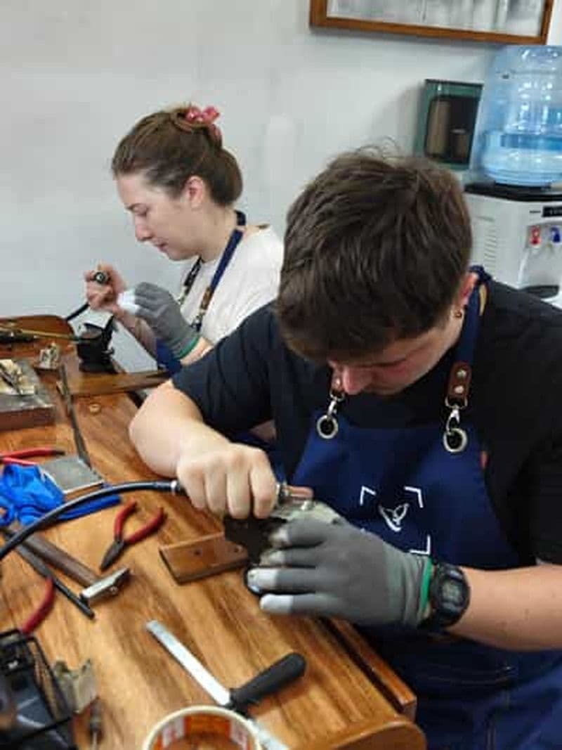 Nha Trang : Atelier de fabrication de bijoux en argent