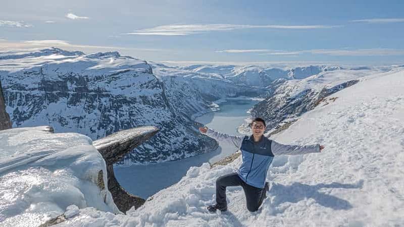 Odda : Randonnée hivernale en raquettes à Trolltunga