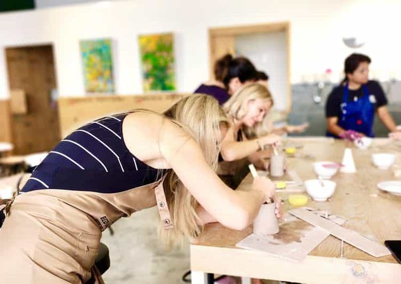 Ateliers de poterie céramique et activités intérieures amusantes pour les enfants