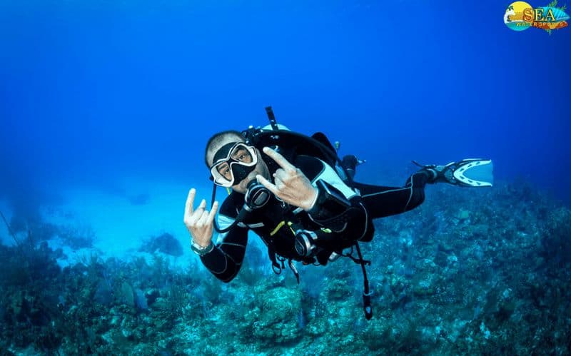 Plongée sous-marine et sports nautiques à Grande Island, North Goa