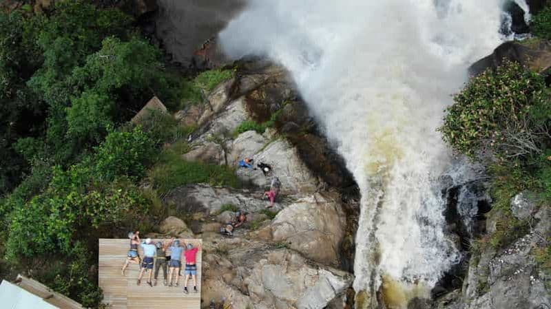 Depuis Medellin : Puissante via Ferrata et Zipline Chute d'eau géante