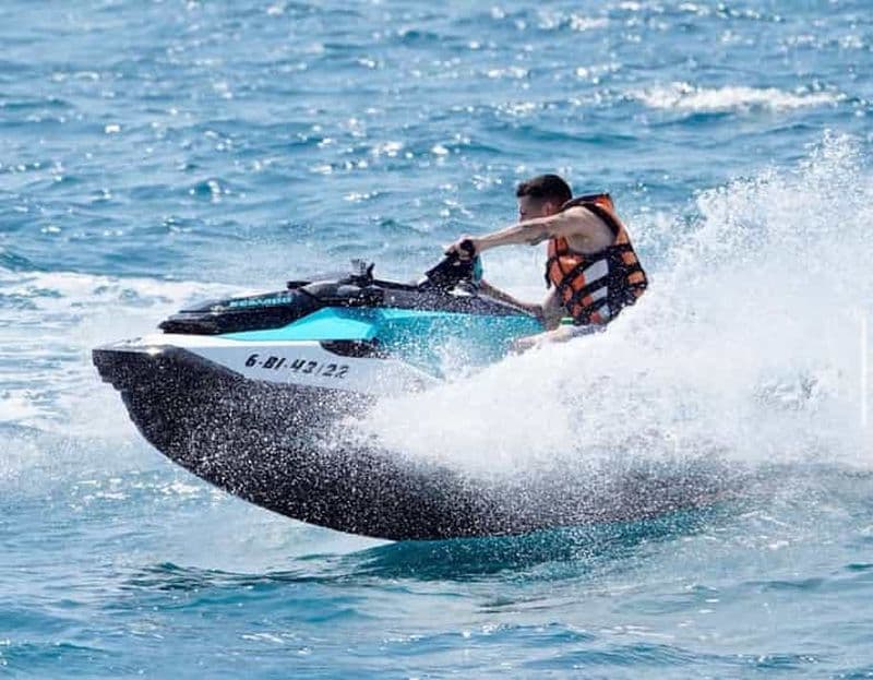 Barcelone : Louez un Jetski et foncez sur l'océan