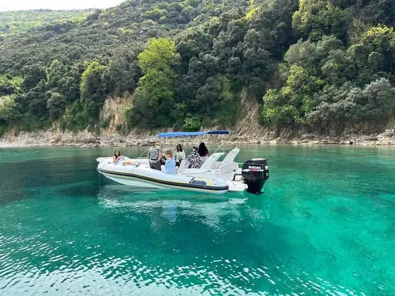 Saranda : tour en bateau à Krorez avec plongée avec tuba, boissons et baignade