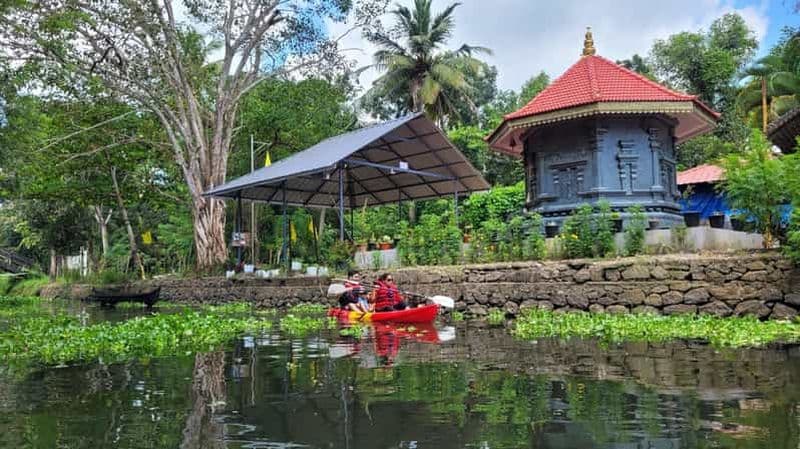 Visite d'une jounée en kayak dans les eaux du Kerala (Nedumudy)