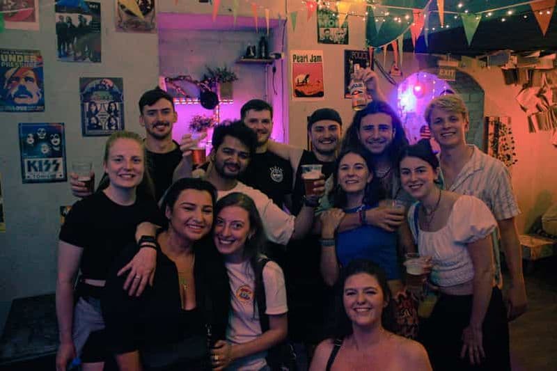 Chacha & More : une aventure sociale de tournée des bars