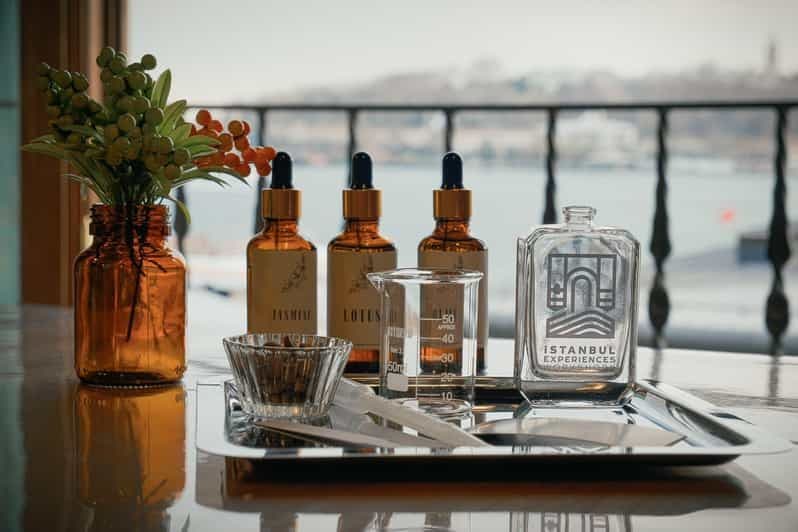 Billet Istanbul : Atelier de fabrication de parfum avec vue sur le Bosphore