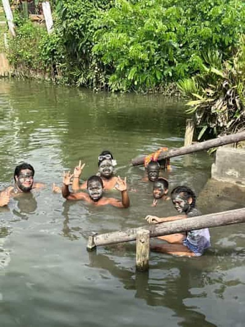 "Visite privée : Cuisine fidjienne, bains de boue et massages"