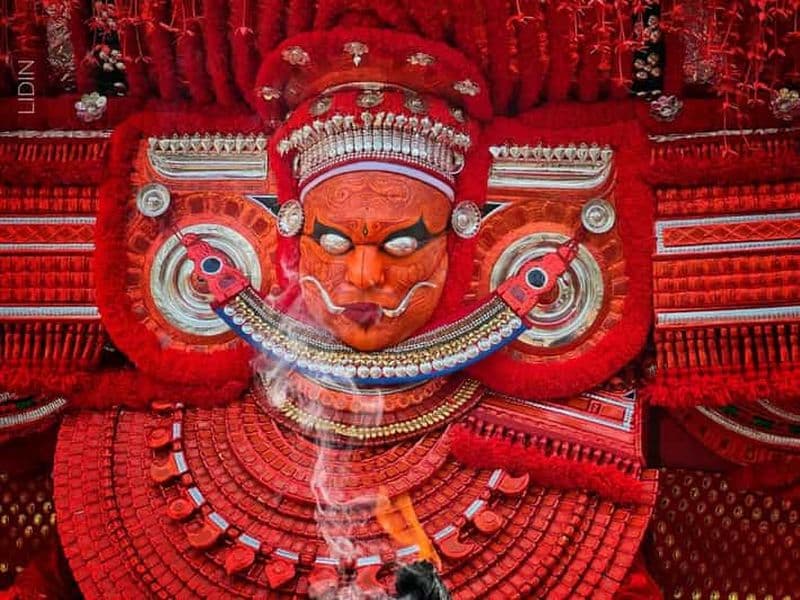 Kochi : Circuit de 3 jours à Kannur avec tissage et spectacle de Theyyam
