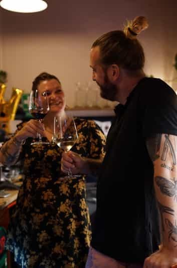 Dégustation de 8 vins hongrois dans un bar à vin chaleureux du centre-ville