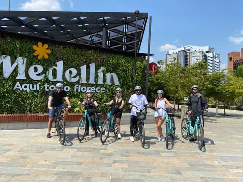 Tour de ville en E-Bike à Medellin avec bière locale et snacks