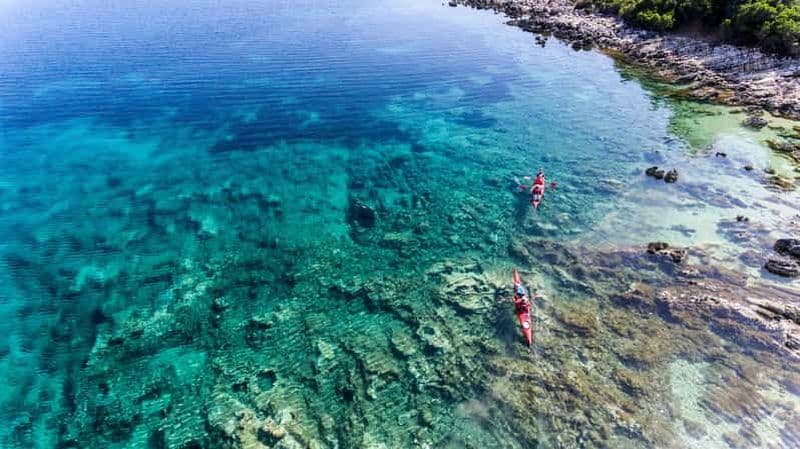 Leucade : Excursion en kayak dans les grottes bleues avec un avant-goût de la Grèce