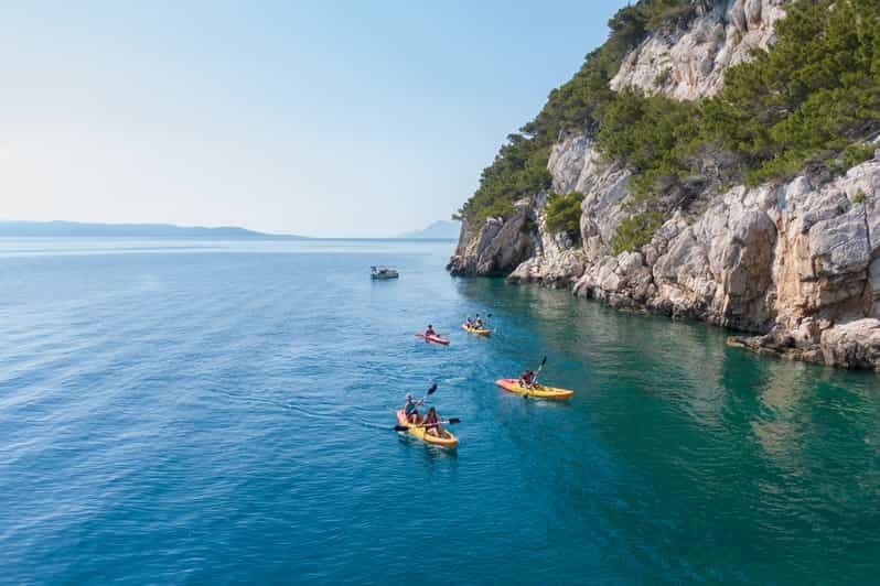 Makarska : Excursion guidée en kayak de mer avec arrêt de plongée en apnée