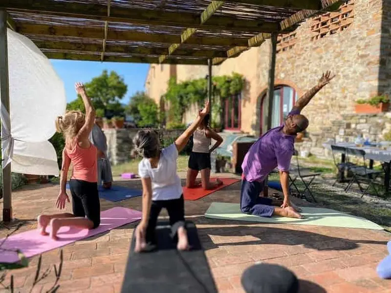 Billet Florence : Yoga au coucher du soleil dans la campagne toscane