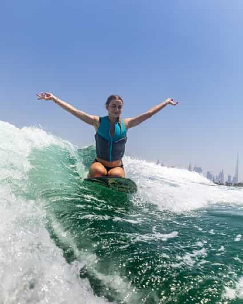 Wake Surfing Dubai Marina : Réservez votre prochaine expérience !
