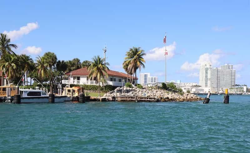 Croisière sur la baie de Biscayne pour découvrir les demeures des millionnaires et la silhouette de Miami
