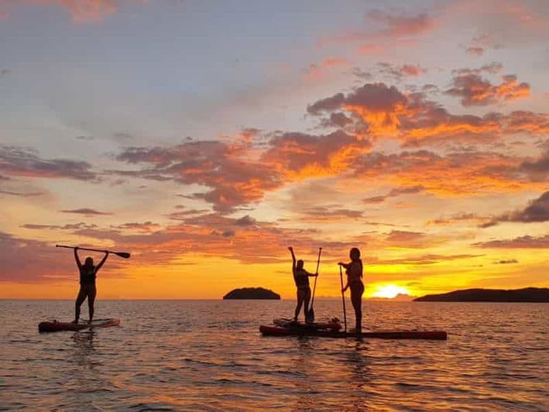 Kota Kinabalu : expérience de paddle au coucher du soleil sur la plage de Tanjung Aru