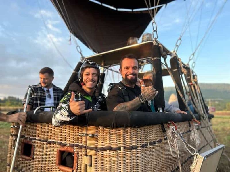 Saut en parachute en montgolfière au-dessus de Barcelone – Saut au lever du soleil + transport