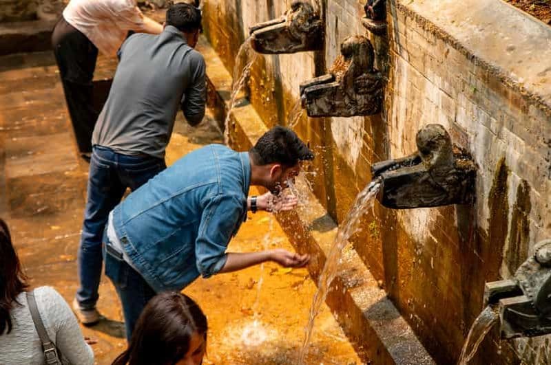 Katmandou : excursion d'une journée à Chitlang, dégustation de vins et petite randonnée