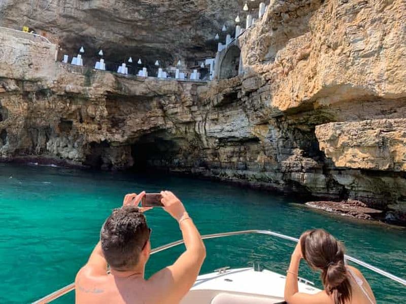 Polignano a Mare : Tour en bateau de la grotte avec apéritif
