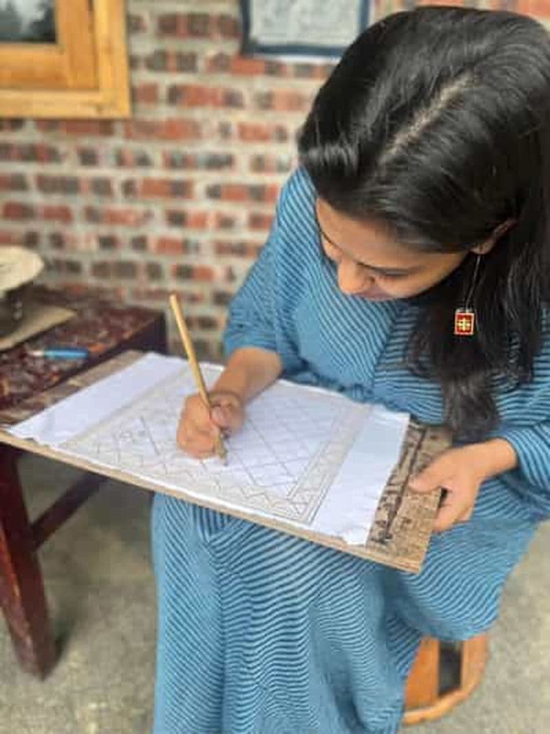 Sapa : cours de peinture à la cire batik, de teinture à l'indigo et de broderie