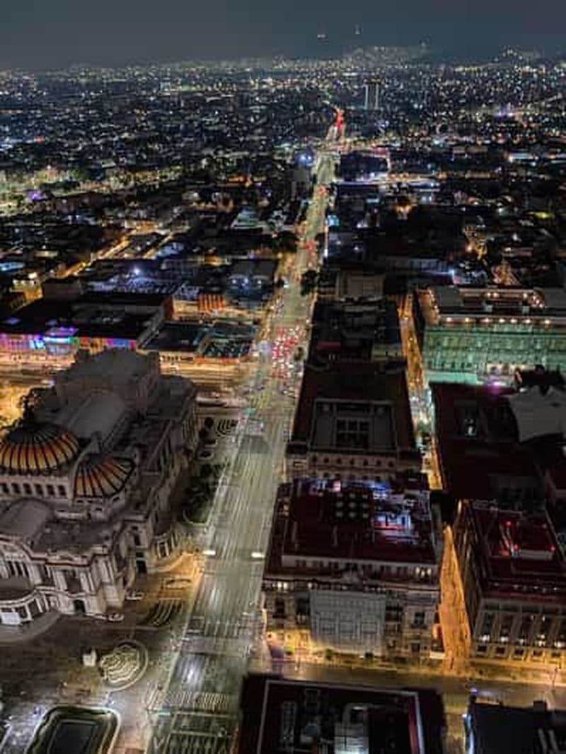 CDMX : visite nocturne à pied de la ville, avec option Torre Latino