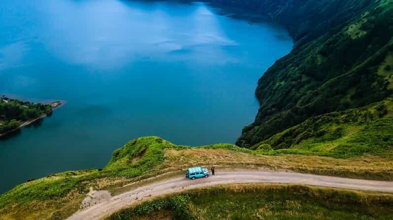 Ponta Delgada : Visite d'une jounée de Sete Cidades en 4X4 avec déjeuner