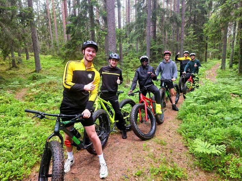 Stockholm : Aventure en forêt en Fat Bike avec déjeuner et sauna