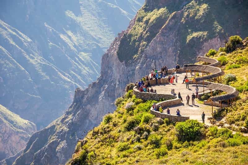 Depuis Arequipa : Circuit de 2 jours au Canyon de Colca avec transfert à Puno