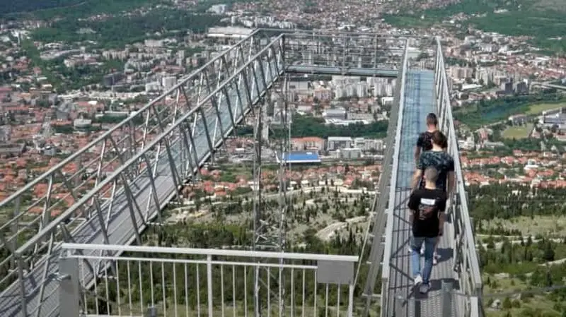 Pont de verre et tyrolienne Mostar